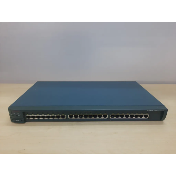 CISCO Catalyst 2900XL Switch , 24 Ports